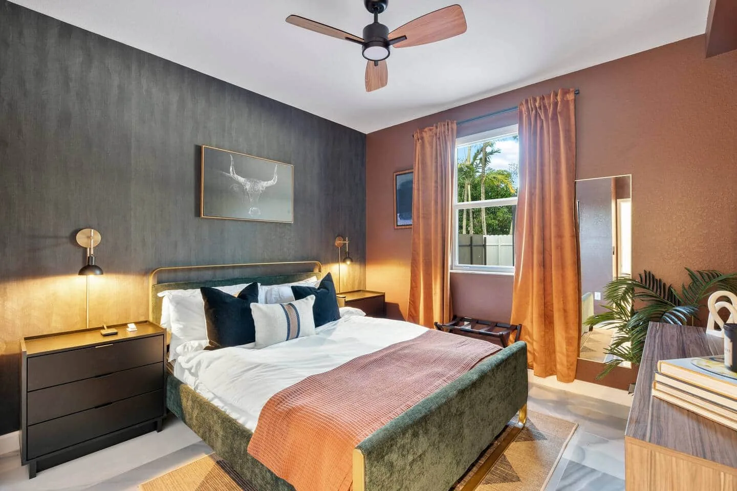 Bedroom 1, queen bed