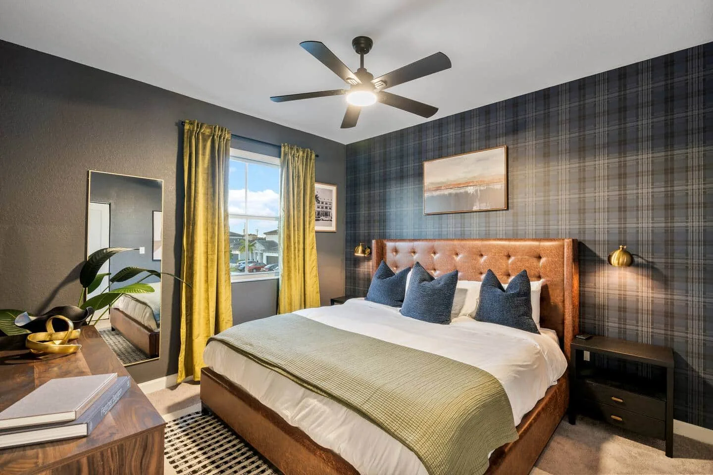 Bedroom 4, king bed