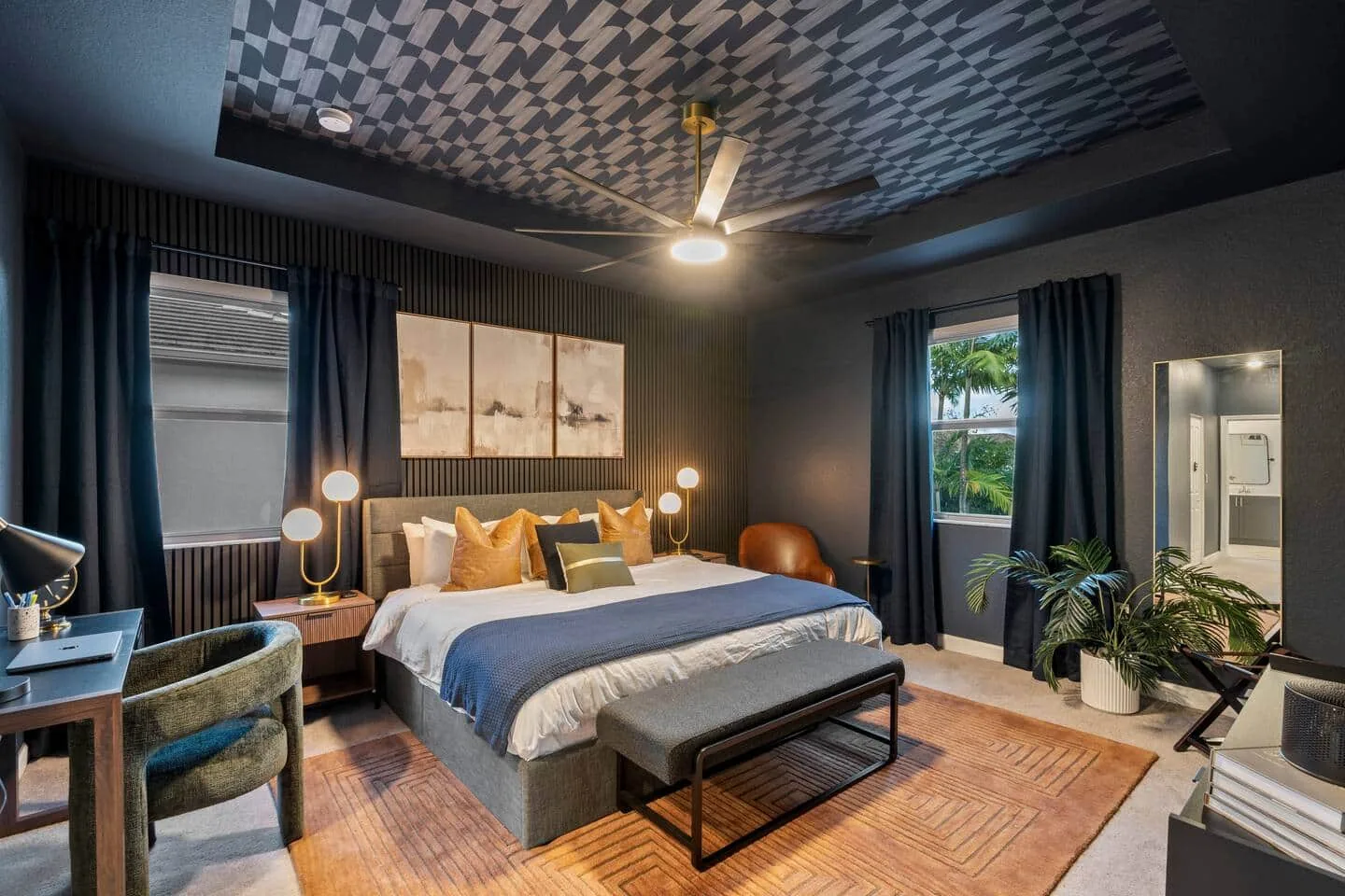 Master suite, king bed with workspace